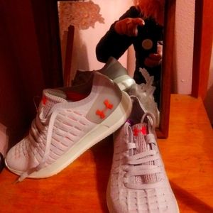 Under armor Neon orange and grey tennis shies